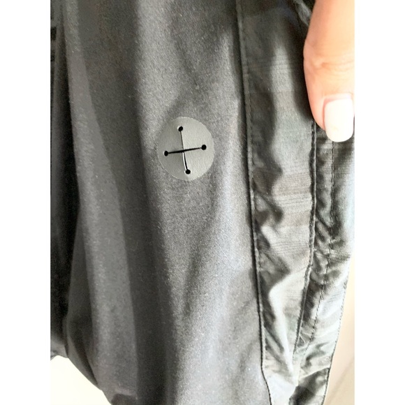 Lululemon Athletica Run Hustle Jacket - Picture 7 of 15